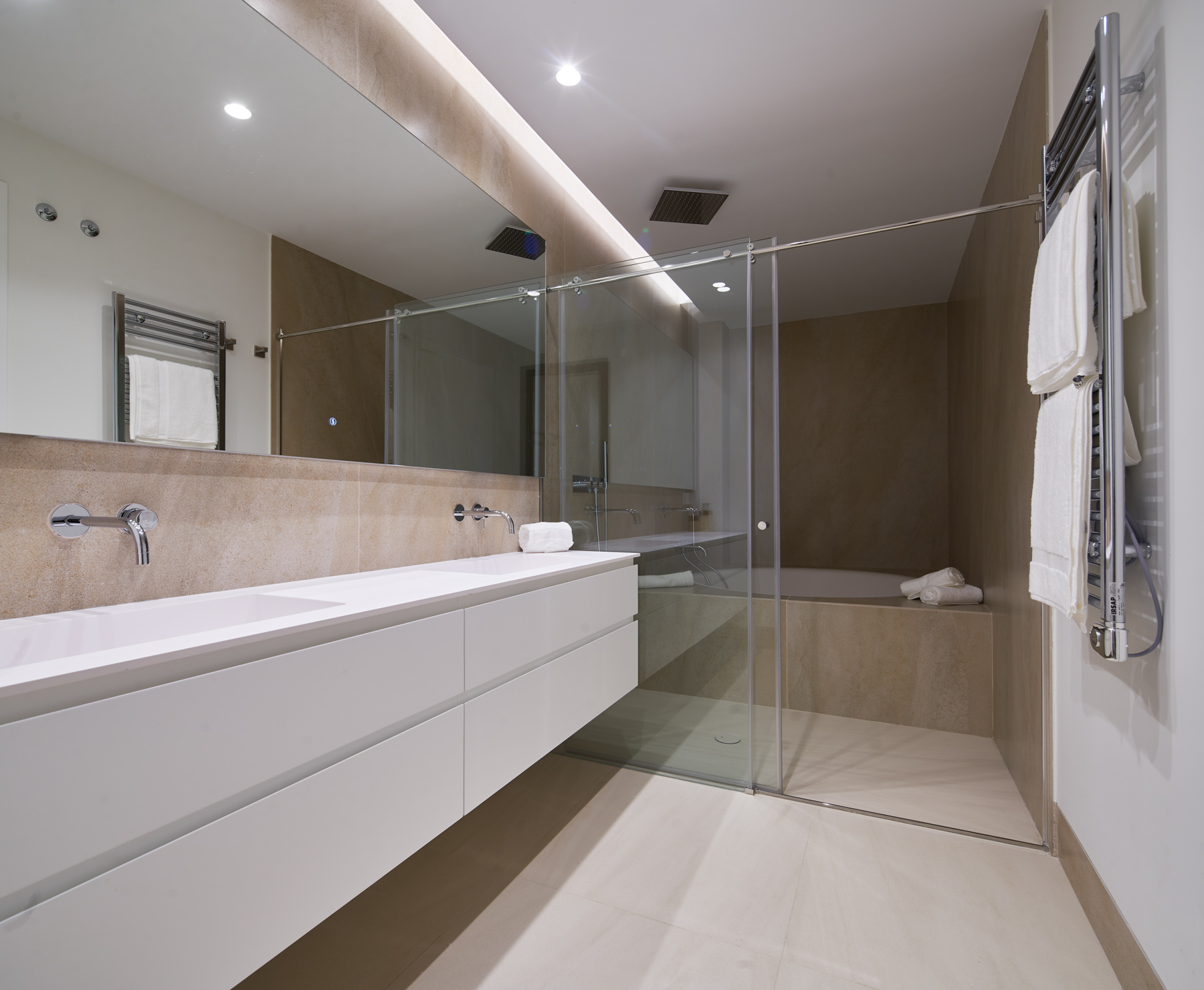 The Sapphire - Apartment 1C - Image 9